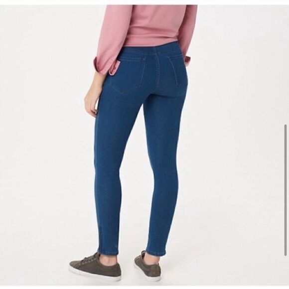 Martha Stewart Knit Pull-on Slim Leg Petite Denim Ankle Jeans with Zipper Detail - Picture 2 of 5